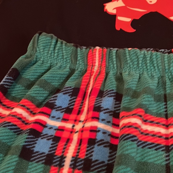 Like new! Oshkosh B’Gosh Christmas Rockin’ Santa /Plaid Boys Pajamas, (M) - Picture 9 of 16